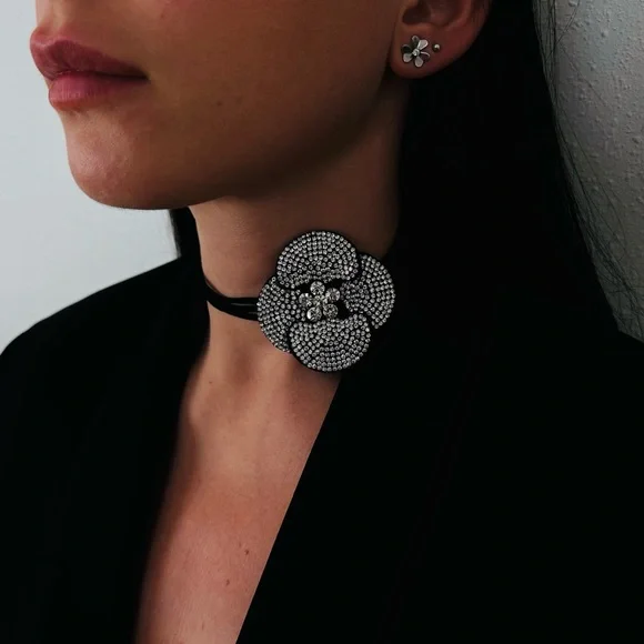 New Rhinestone Flower Large Black Necklace Choker - Picture 2 of 9
